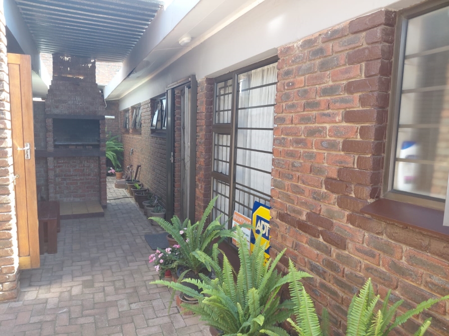 2 Bedroom Property for Sale in Pellissier Free State